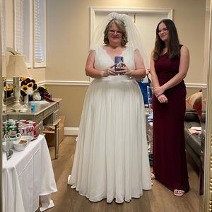 Size 24W wedding dress. Only worn once, Nov 2022.